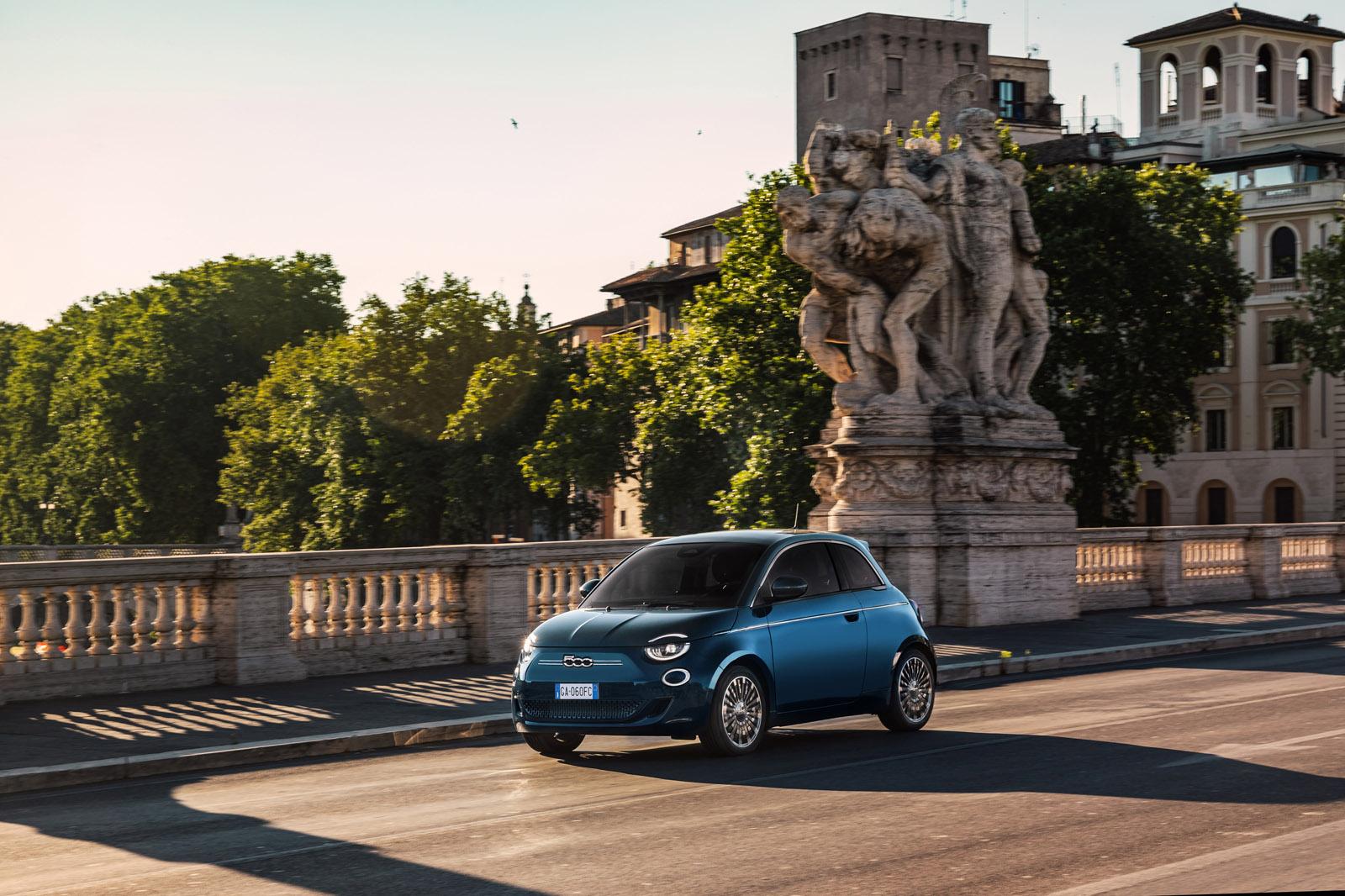 Fiat 500e driving