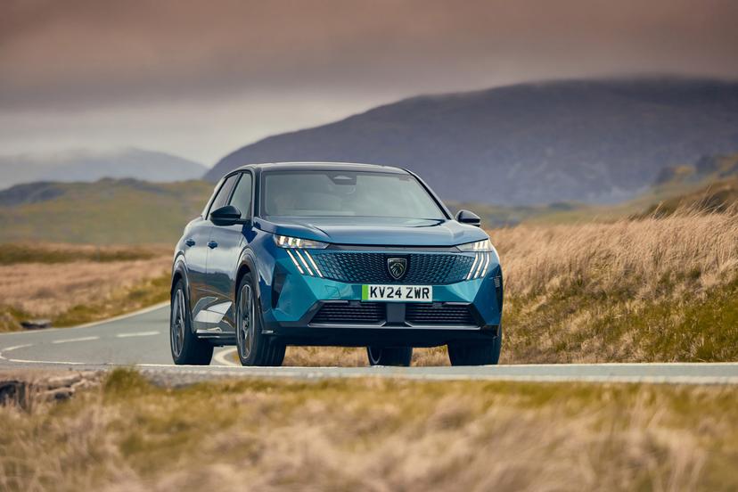 Peugeot e-3008 driving