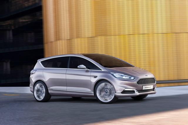 Ford S-Max Vignale driving