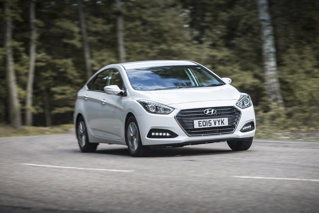 Hyundai i40 front three quarters