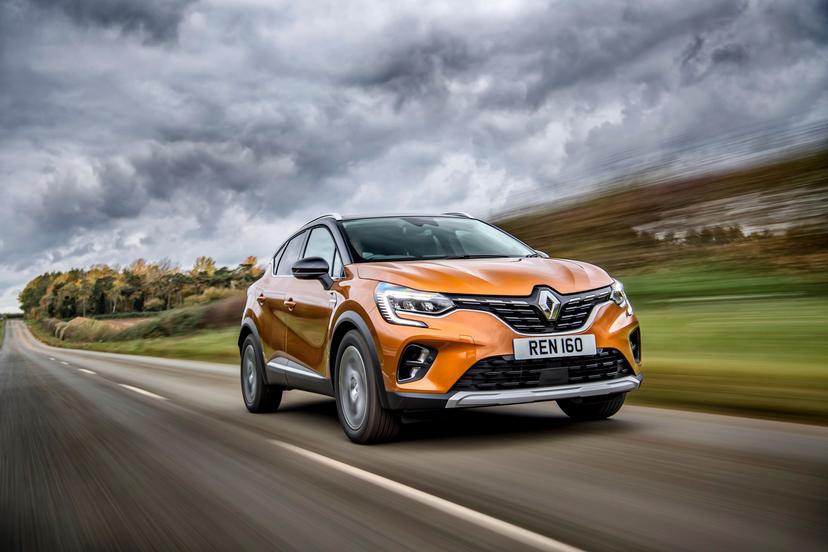 Renault Captur driving