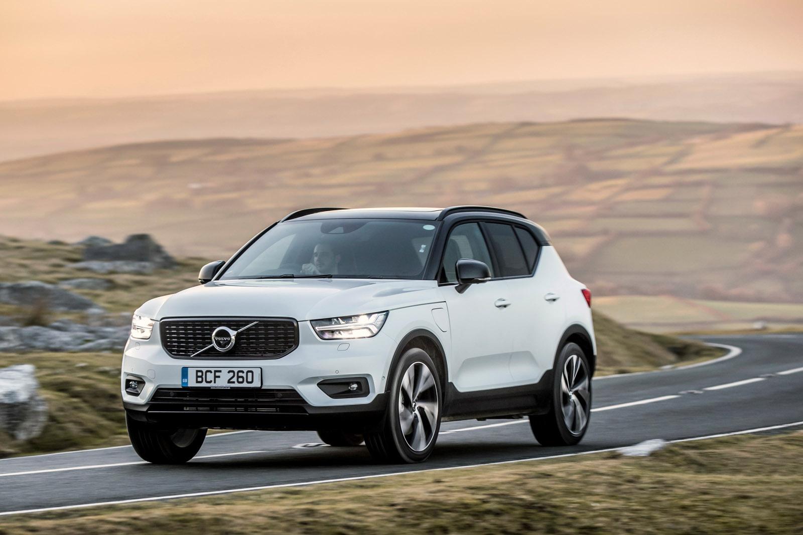 Volvo XC40 driving