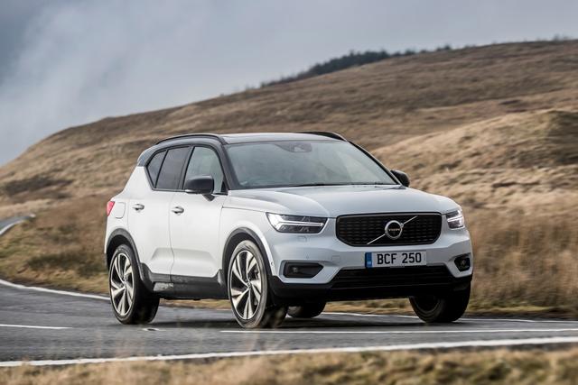 Volvo XC40 driving