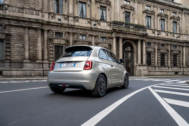 Fiat 500e Armani driving in a city