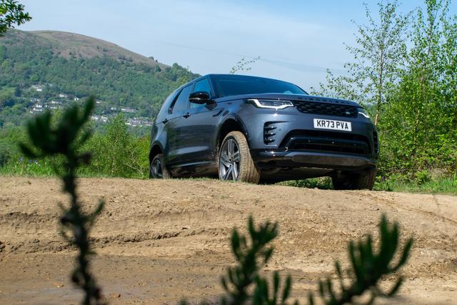 Land Rover Discovery front