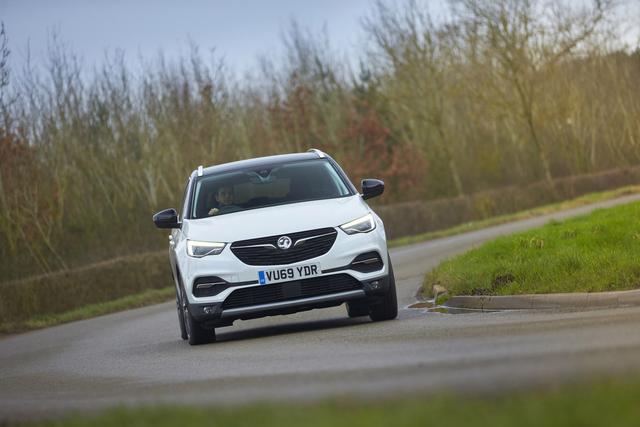 Vauxhall Grandland X front