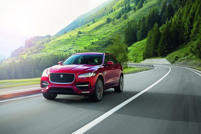 Jaguar F-PACE front three quarters