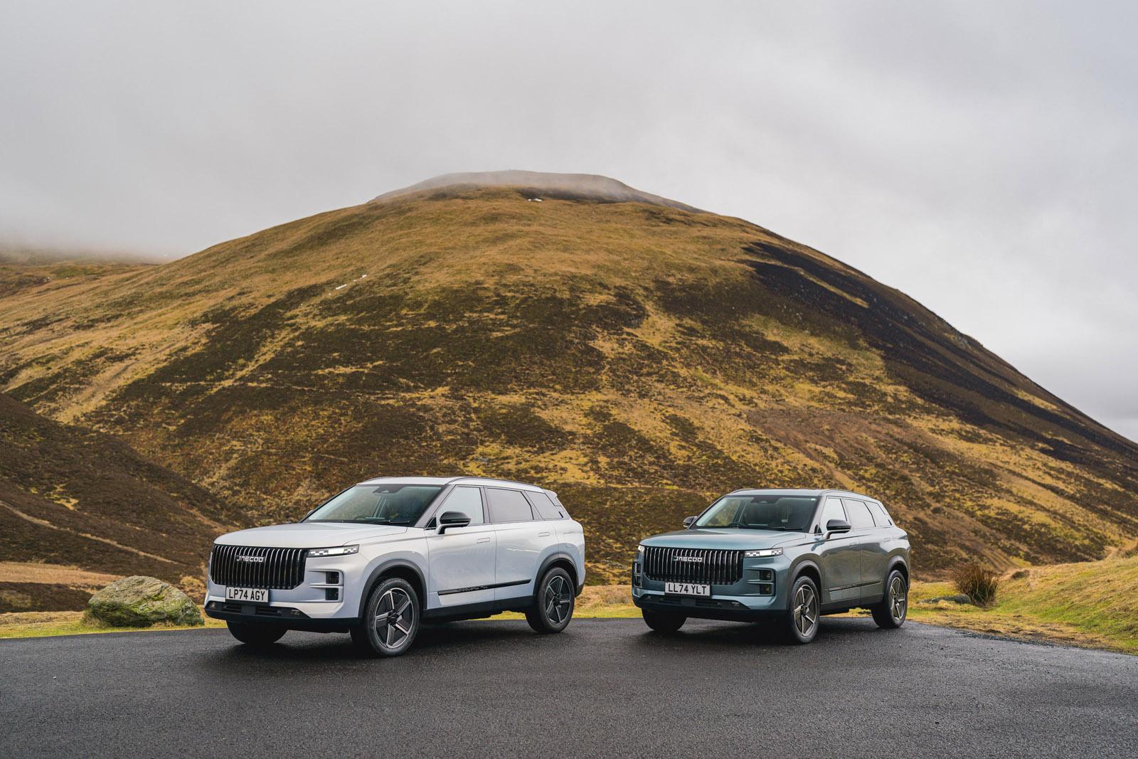 A pair of JAECOO cars