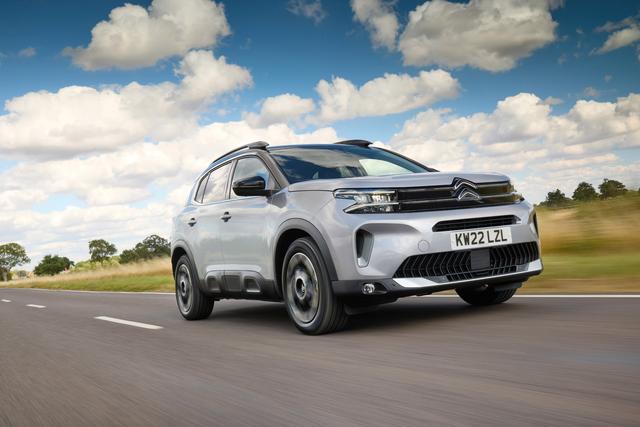 Citroen C5 Aircross driving