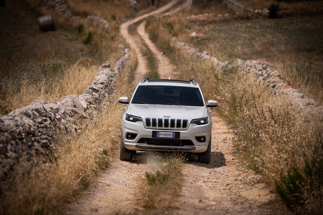 Jeep Cherokee exterior