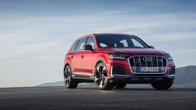 Audi Q7 front three quarters