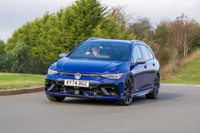 Volkswagen Golf R Estate front