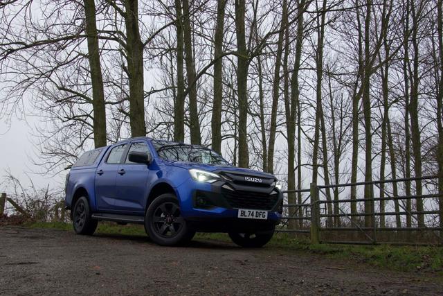 Isuzu D-Max 2025 front three quarters