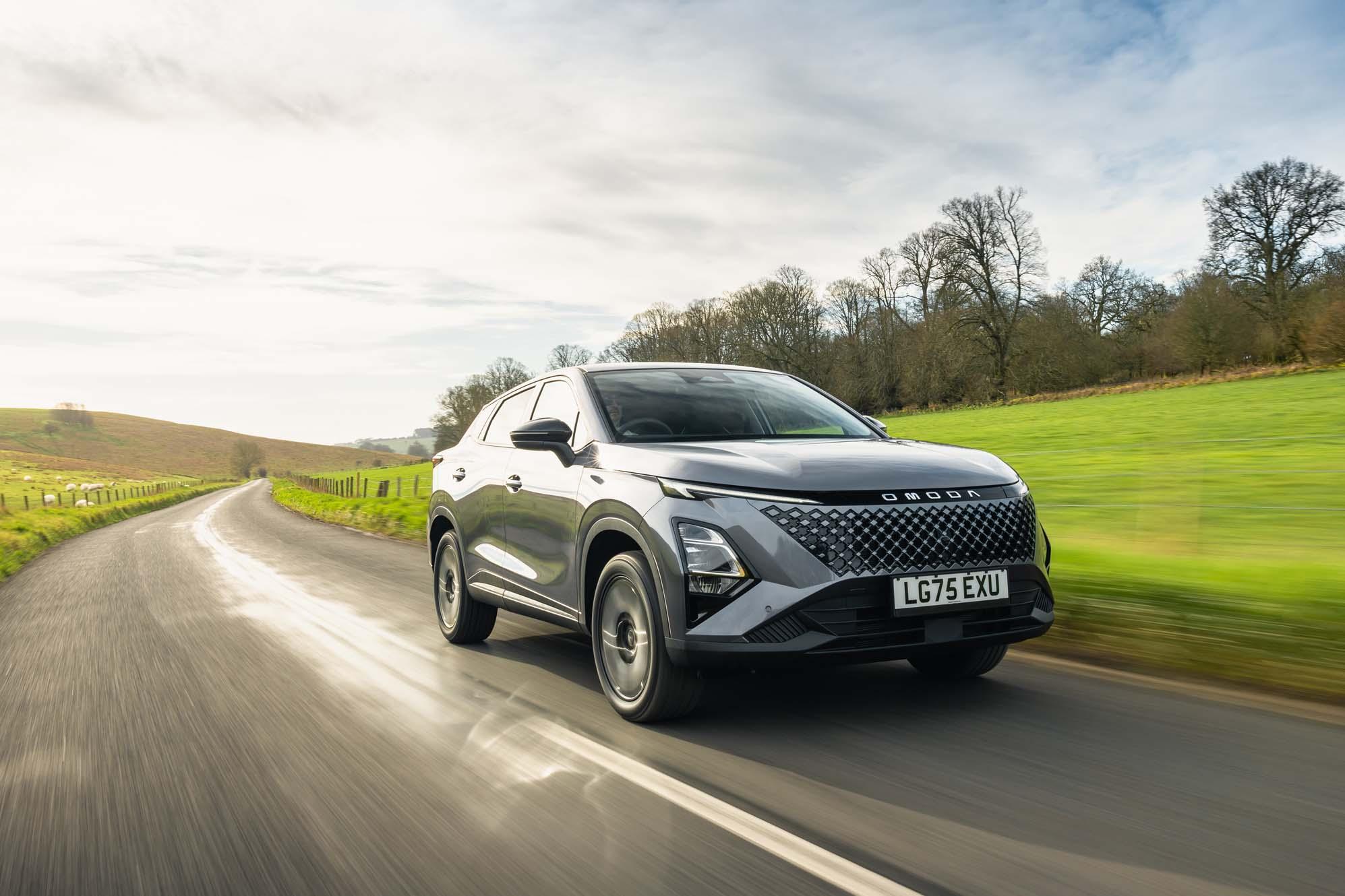 OMODA 5 front three quarters, driving