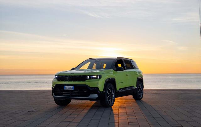 Jeep Compass front three quarters