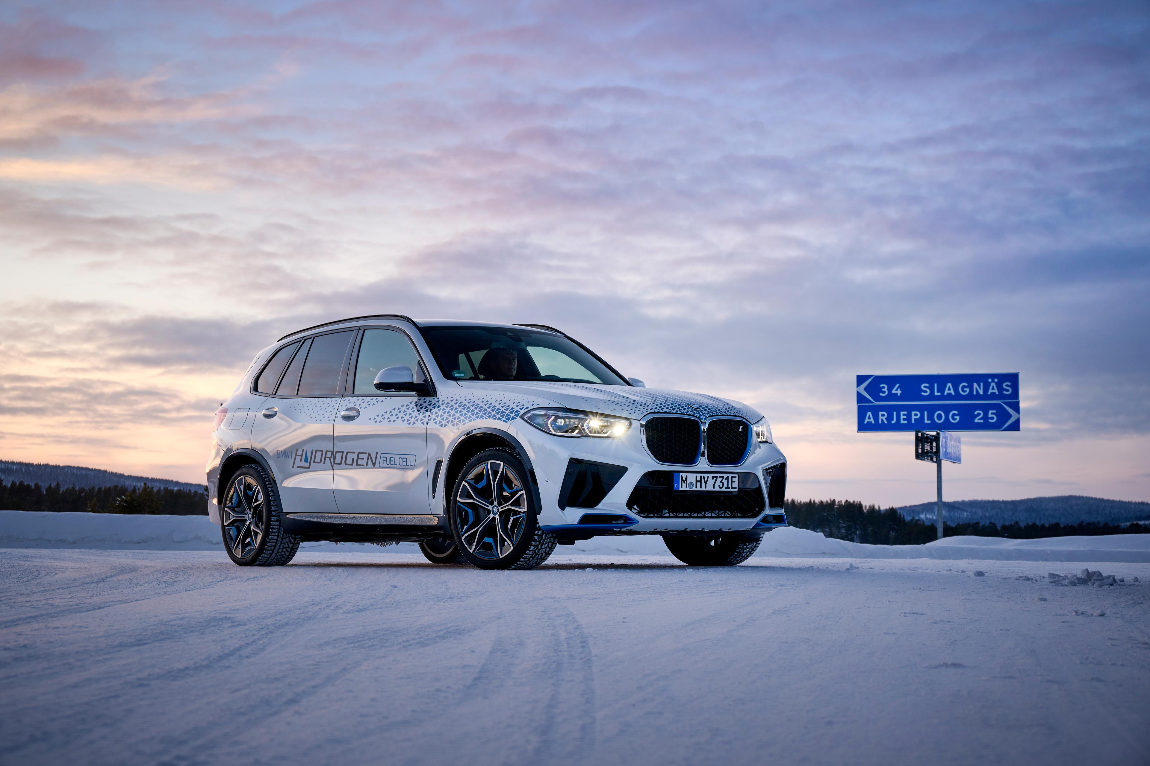 BMW tests hydrogen car