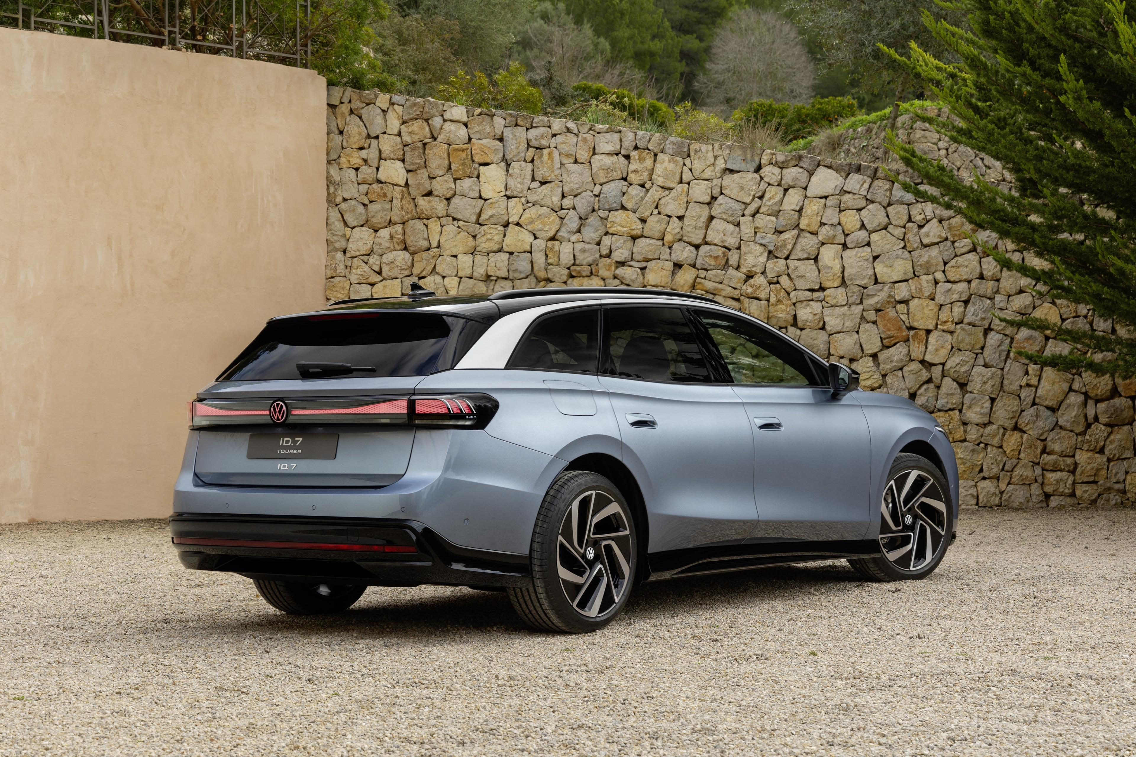 a stonewashed blue VW ID.7 Tourer parked on gravel