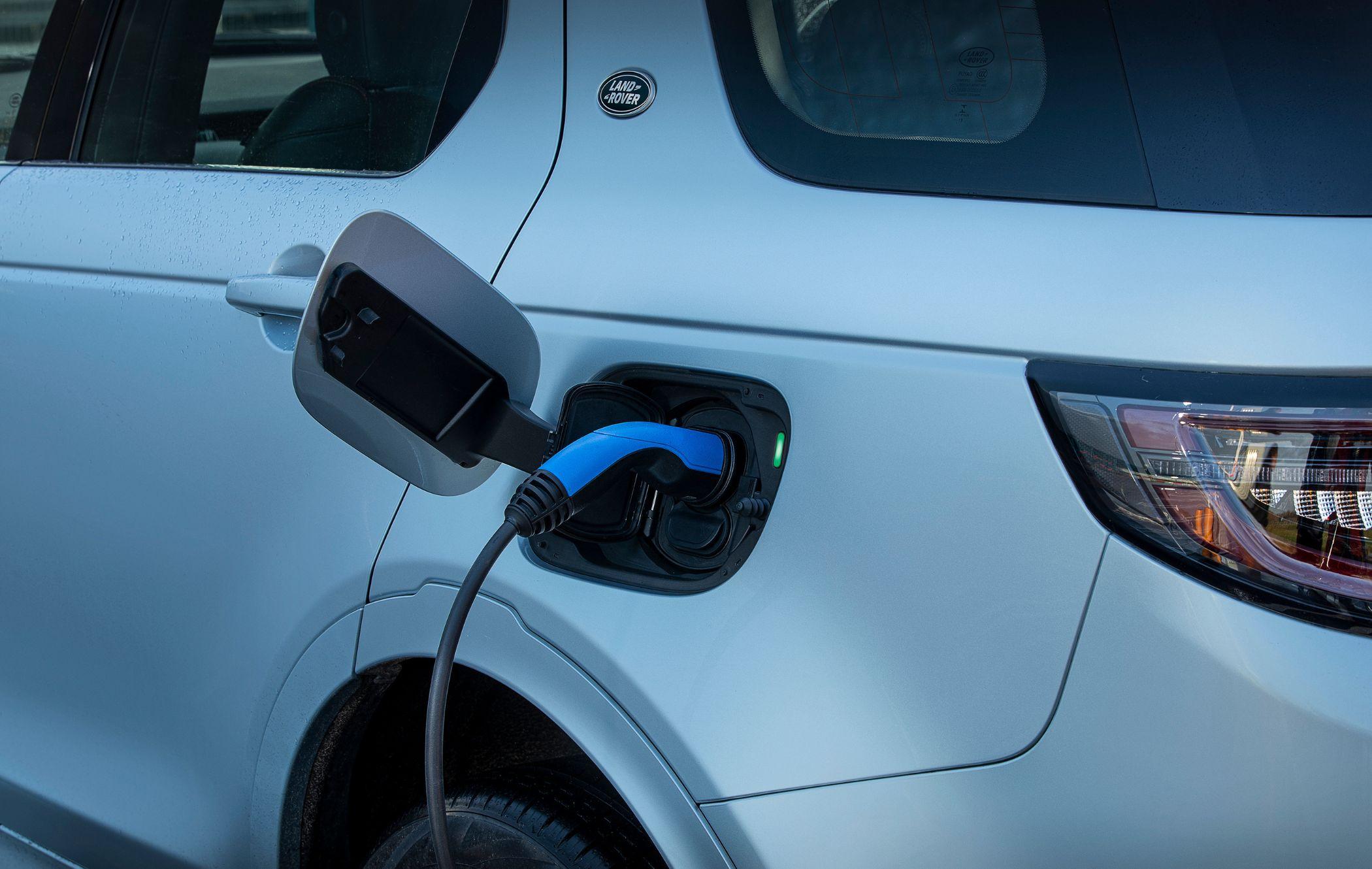 Land Rover Discovery Sport PHEV charging